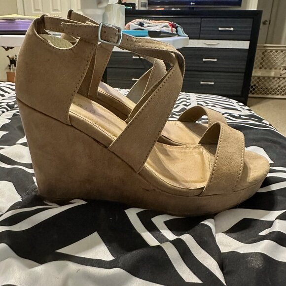 Torrid Beige Strap Wedges - Size 9 - Picture 2 of 3